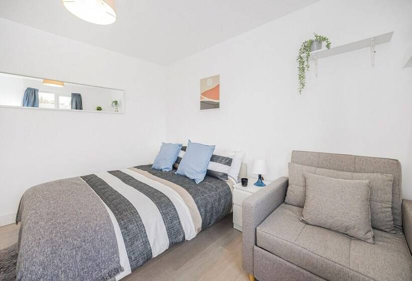 膳宿费 Verv London Stratford