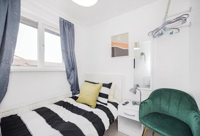 Пансион Verv London Stratford