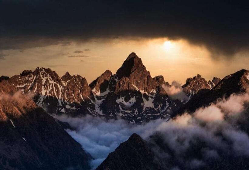 Tahpur Dağ Konağı