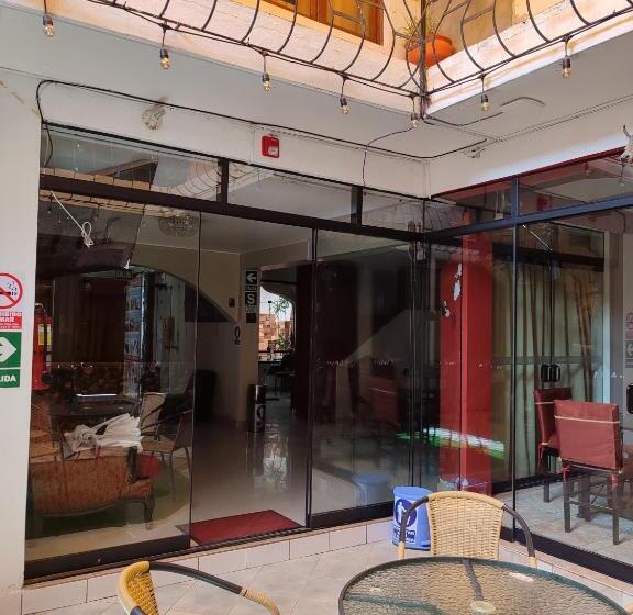 تختخواب و صبحانه Andean Hostel