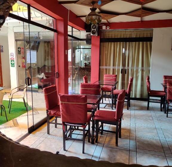 تختخواب و صبحانه Andean Hostel