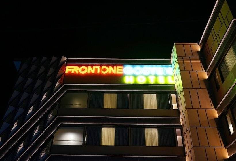 Front One Gosyen Hotel Salatiga