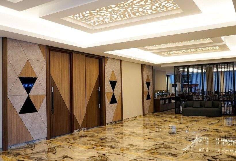 Front One Gosyen Hotel Salatiga