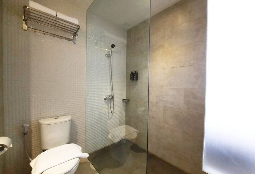 Front One Gosyen Hotel Salatiga