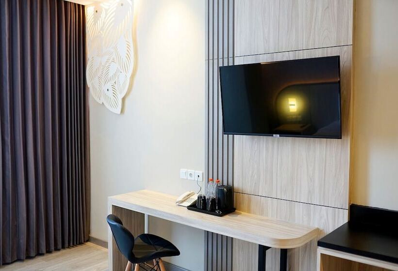 Front One Gosyen Hotel Salatiga