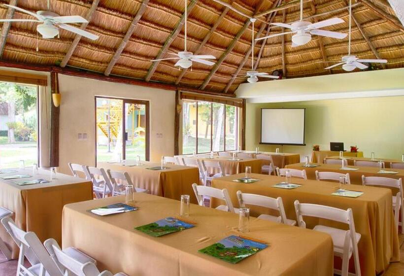 فندق Chicanna Ecovillage Resort