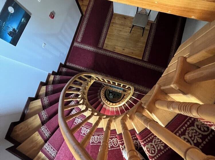 בית מלון כפרי Grand Almira