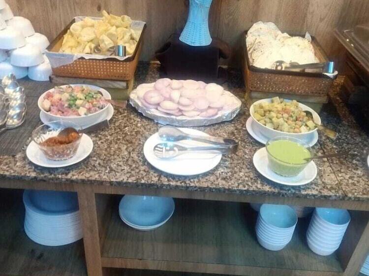 فندق Raaj Svastik Inn