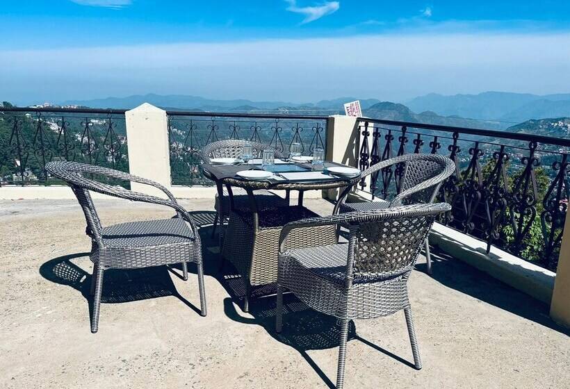 Отель The Ashoka Inn 300mts Walkable From Mall Road