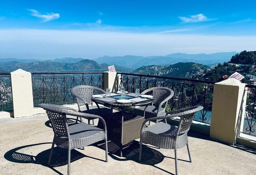 Отель The Ashoka Inn 300mts Walkable From Mall Road