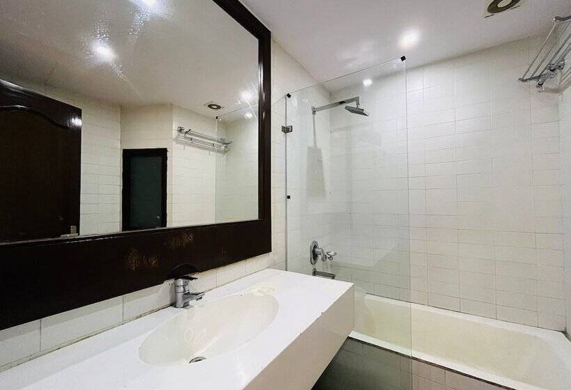 Отель The Ashoka Inn 300mts Walkable From Mall Road