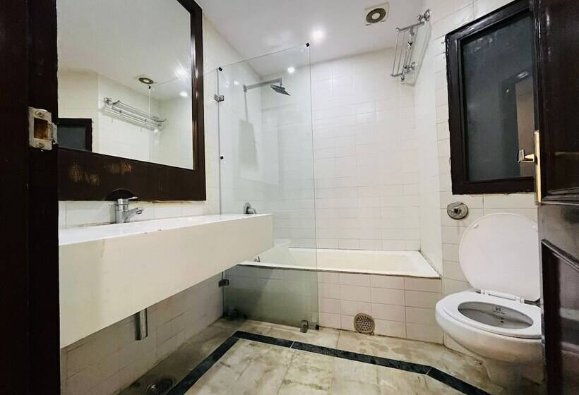 Отель The Ashoka Inn 300mts Walkable From Mall Road