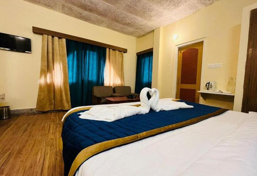 Отель The Ashoka Inn 300mts Walkable From Mall Road