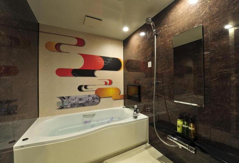 Отель The Queen