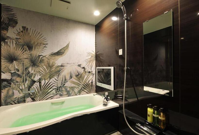 Отель The Queen