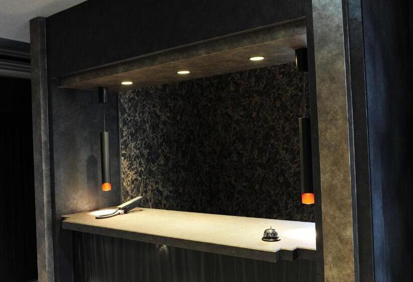 Отель The Queen