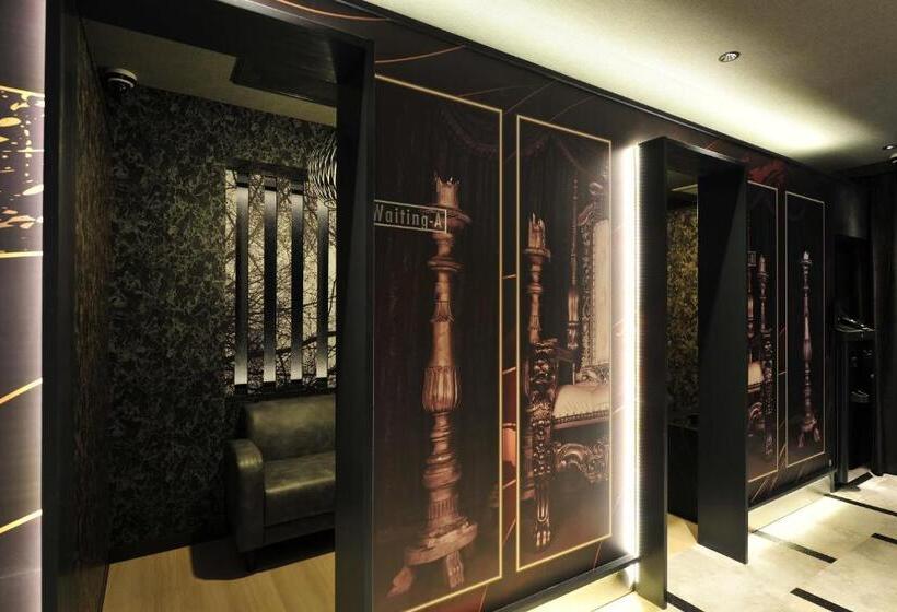 Отель The Queen