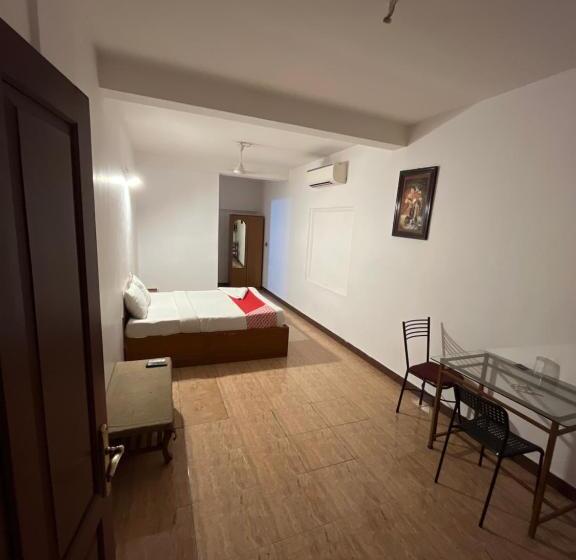 Отель Tower 21 Regency