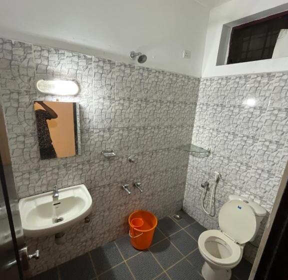 Отель Tower 21 Regency