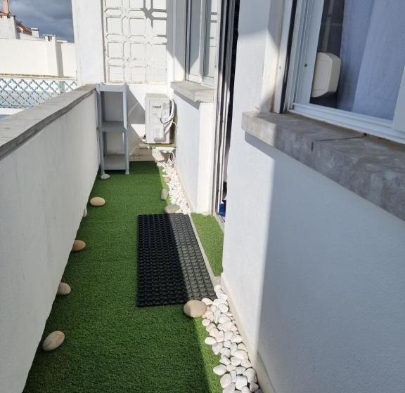 פנסיון Beach Life Caparica