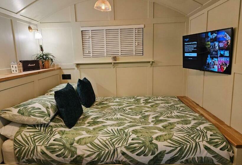 펜션 Gatwick Hideaway Hut