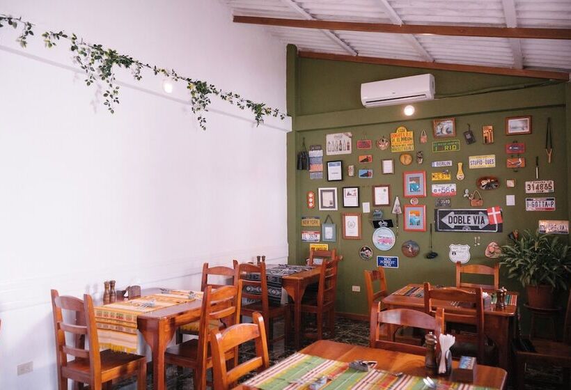 پانسیون Hostal Pimampiro