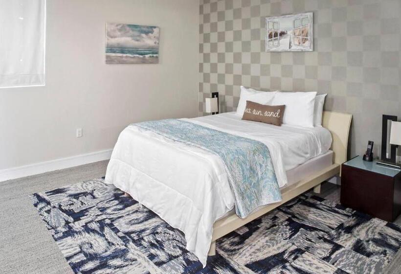 Upscale Resort Villa In The Heart Of Miami