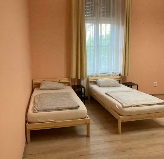 ユースホステル Gogol24