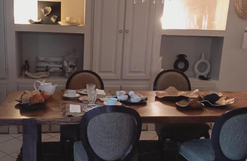 مبيت وإفطار La Maison Perchee