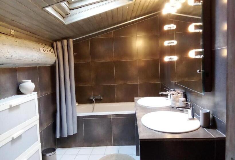 تختخواب و صبحانه La Maison Perchee