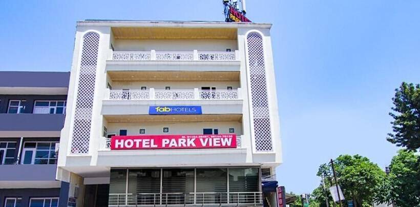 Fabhotel Park View