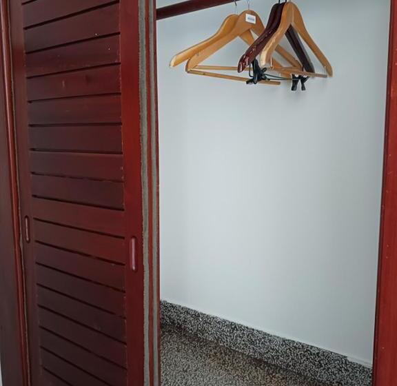 Отель Andy S Place