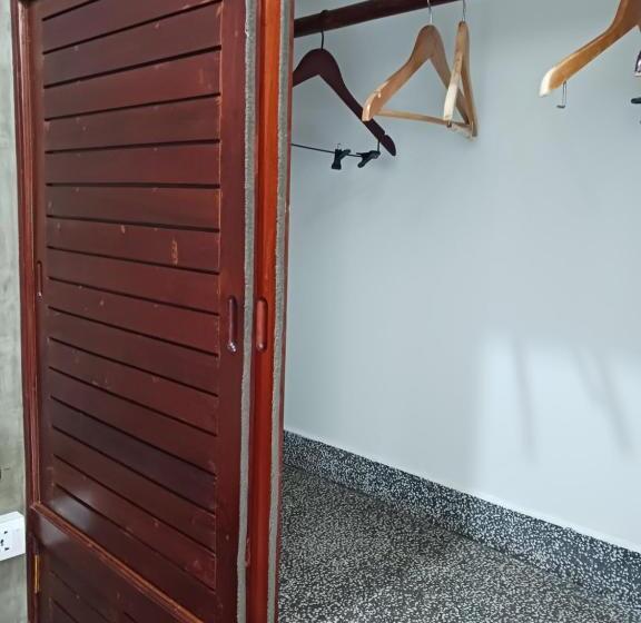 Отель Andy S Place