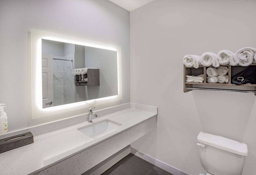 فندق Baymont By Wyndham Freeport Texas