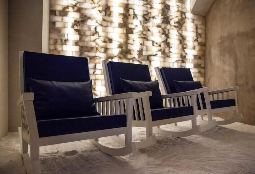 فندق Castello Ducale Colonna Resort