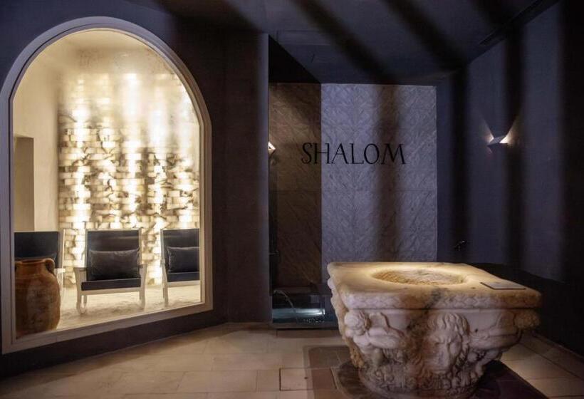 فندق Castello Ducale Colonna Resort