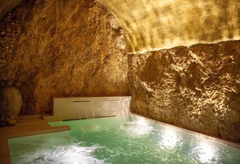 فندق Castello Ducale Colonna Resort