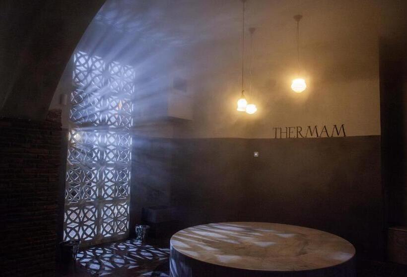 فندق Castello Ducale Colonna Resort