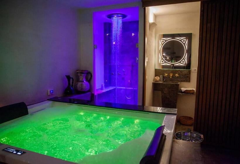 فندق Castello Ducale Colonna Resort