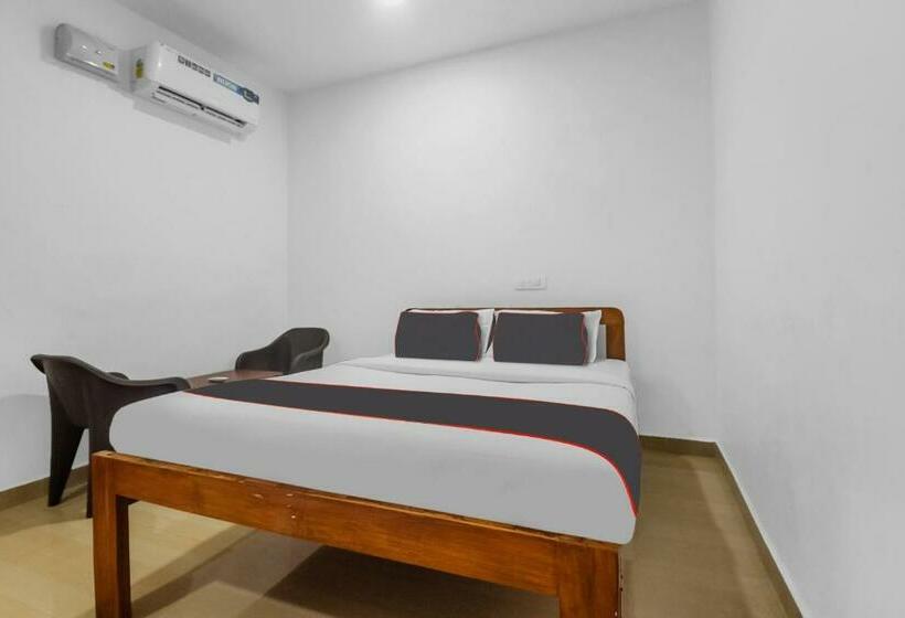 בית מלון כפרי Collection O Ashwem Beach Side Stay