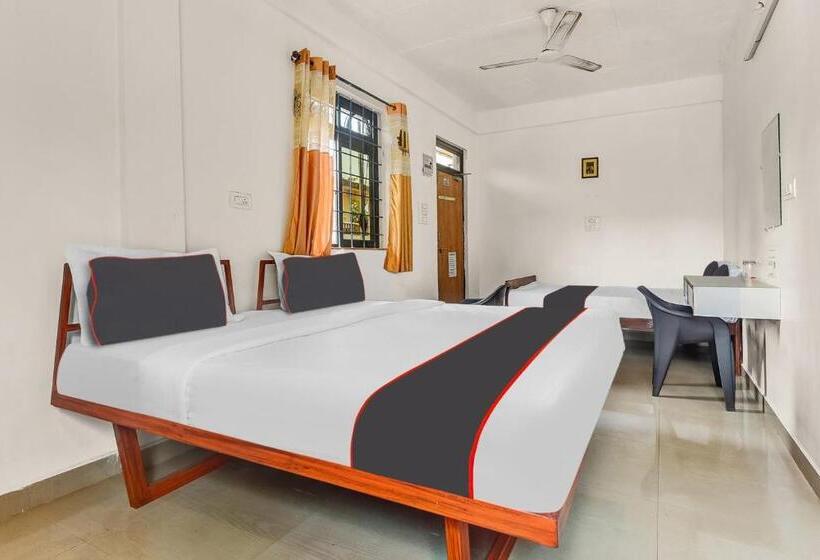 בית מלון כפרי Collection O Ashwem Beach Side Stay