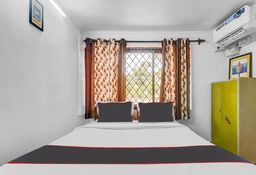 בית מלון כפרי Collection O Ashwem Beach Side Stay