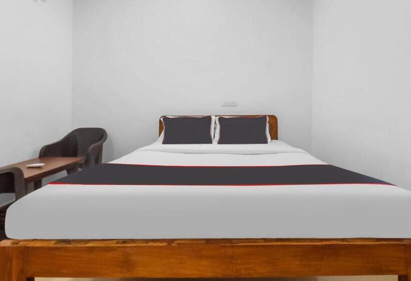 בית מלון כפרי Collection O Ashwem Beach Side Stay