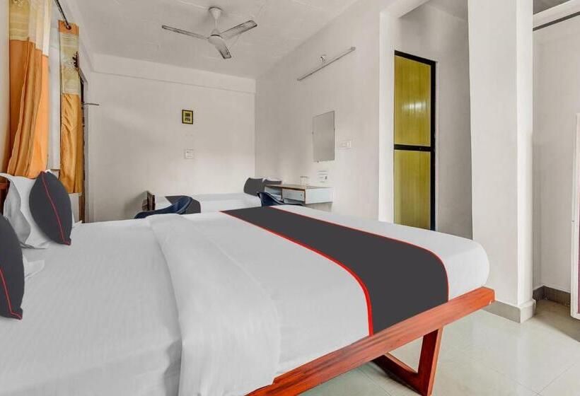 בית מלון כפרי Collection O Ashwem Beach Side Stay