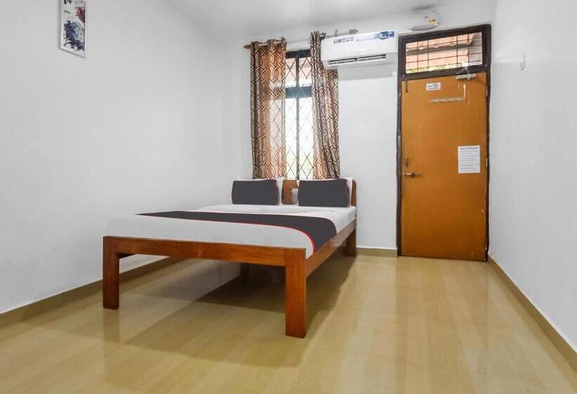 בית מלון כפרי Collection O Ashwem Beach Side Stay