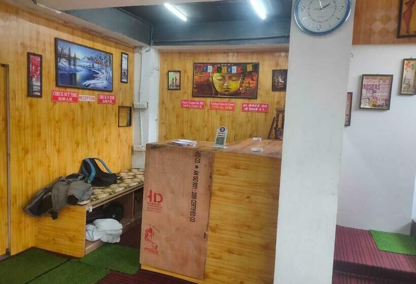 호텔 Collection O White Villa