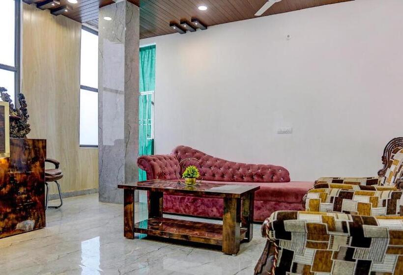 ホテル Oyo Flagship 81327 Ks Palace