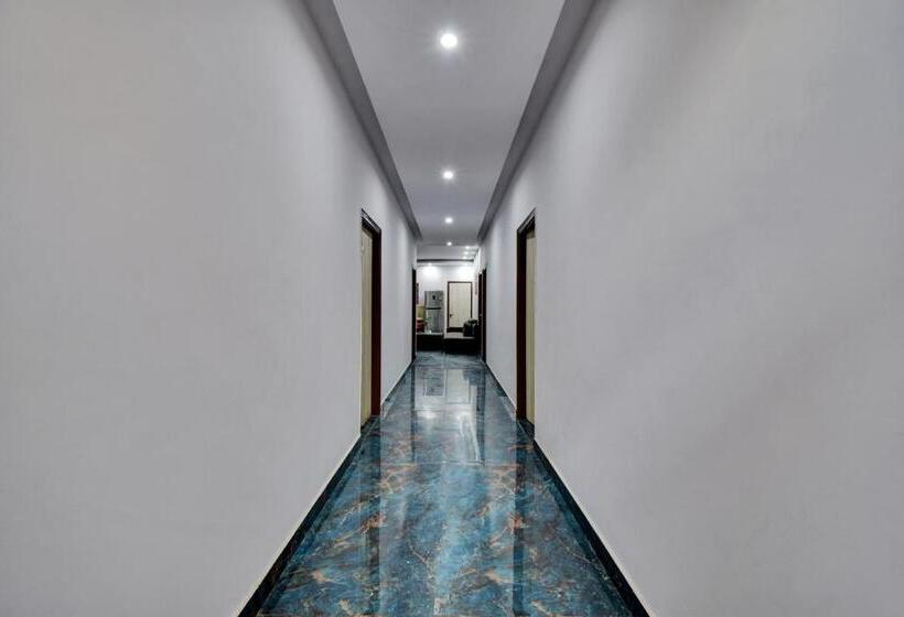 ホテル Oyo Flagship 81356  Royal Paradise