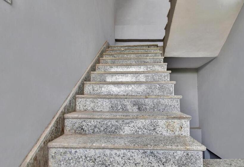 ホテル Oyo Flagship 81356  Royal Paradise