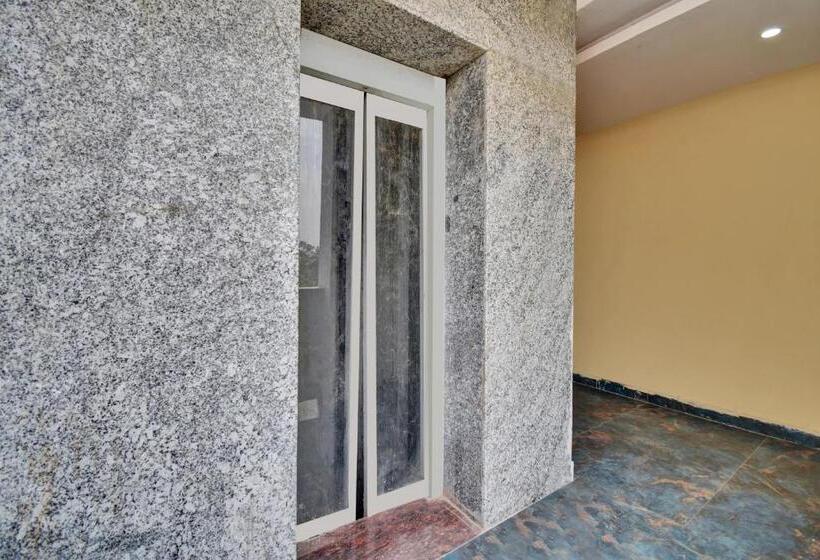 ホテル Oyo Flagship 81356  Royal Paradise